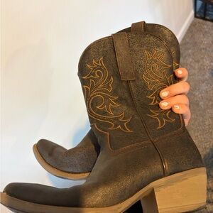 Classic Brown Embroidered Western Boots